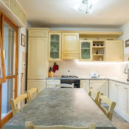 Shell - Spazioso Attico Con Wifi Gratuito E Posto Auto דירה *