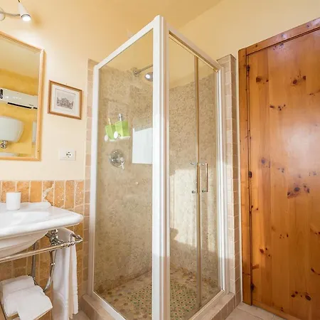 Shell - Spazioso Attico Con Wifi Gratuito E Posto Auto *