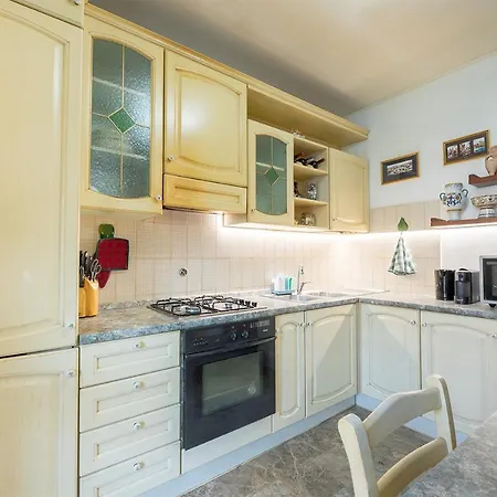 Shell - Spazioso Attico Con Wifi Gratuito E Posto Auto *