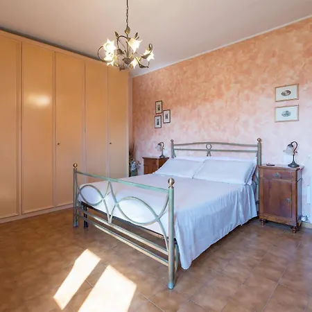 Shell - Spazioso Attico Con Wifi Gratuito E Posto Auto 아파트