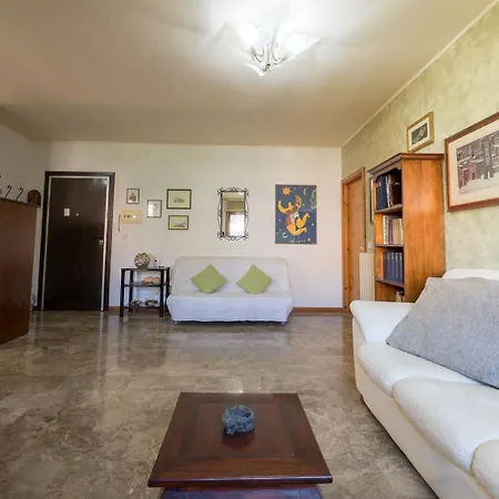 Shell - Spazioso Attico Con Wifi Gratuito E Posto Auto Pérouse