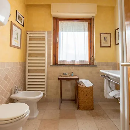 Shell - Spazioso Attico Con Wifi Gratuito E Posto Auto 페루자