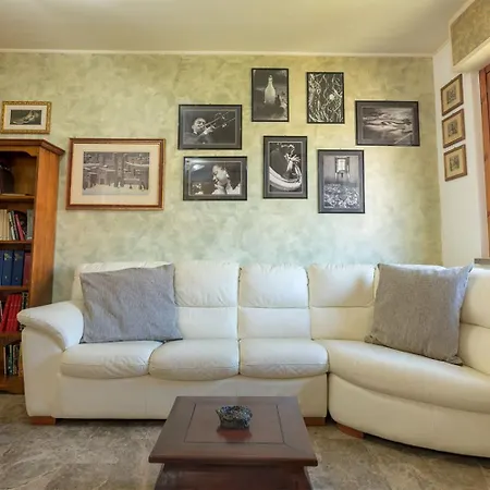 Shell - Spazioso Attico Con Wifi Gratuito E Posto Auto דירה