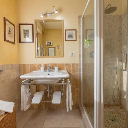 Shell - Spazioso Attico Con Wifi Gratuito E Posto Auto *