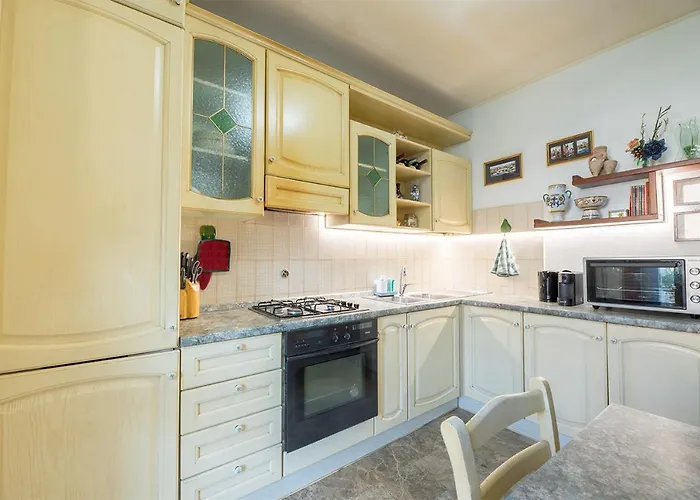 Shell - Spazioso Attico Con Wifi Gratuito E Posto Auto *