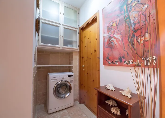 Shell - Spazioso Attico Con Wifi Gratuito E Posto Auto アパート *