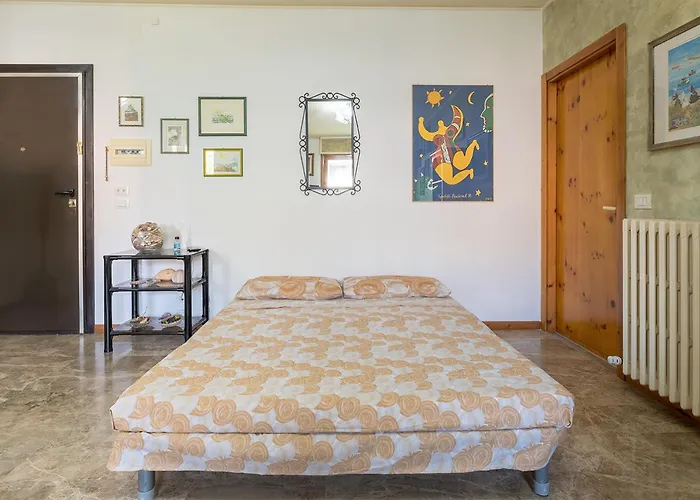 Апартаменты Shell - Spazioso Attico Con Wifi Gratuito E Posto Auto Перуджа