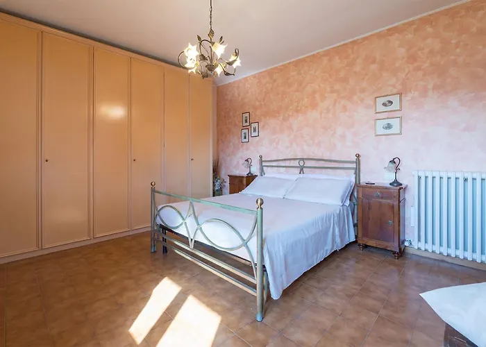 Shell - Spazioso Attico Con Wifi Gratuito E Posto Auto アパート