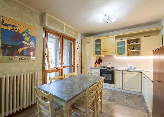 Shell - Spazioso Attico Con Wifi Gratuito E Posto Auto アパート ペルージャ