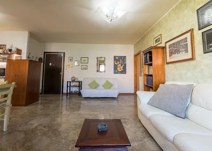 Shell - Spazioso Attico Con Wifi Gratuito E Posto Auto Перуджа