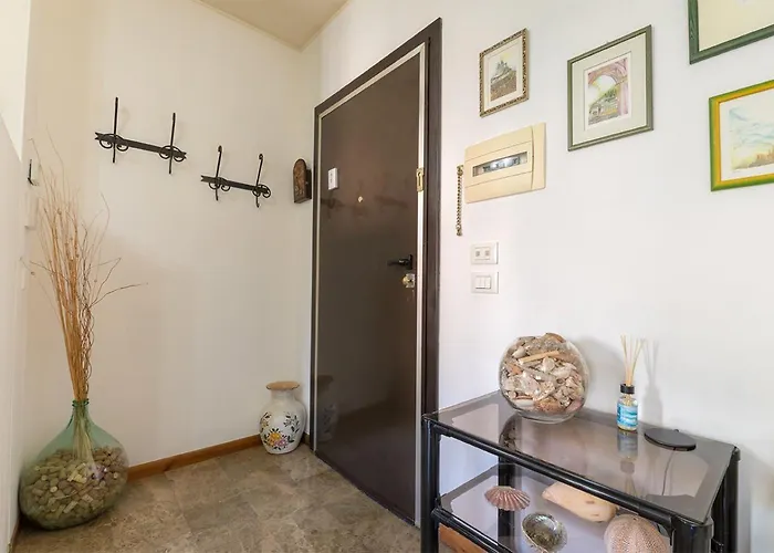 Shell - Spazioso Attico Con Wifi Gratuito E Posto Auto Апартаменты *