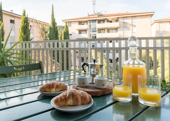 Shell - Spazioso Attico Con Wifi Gratuito E Posto Auto Апартаменты *