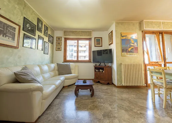 Апартаменты Shell - Spazioso Attico Con Wifi Gratuito E Posto Auto *